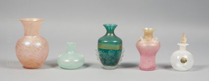 VERRERIE MURANO et divers 



Ensemble de vases et flacons comprenant : 

- Petit...