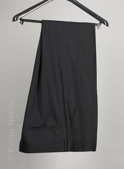 DOLCE & GABBANA COSTUME en laine vierge noire à rayures tennis gris et bleu, veste...