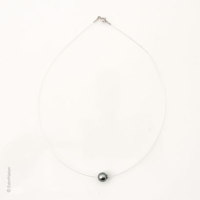 COLLIER PERLE TAHITI Collier câble ras du cou en argent 925/°° présentant une perle...