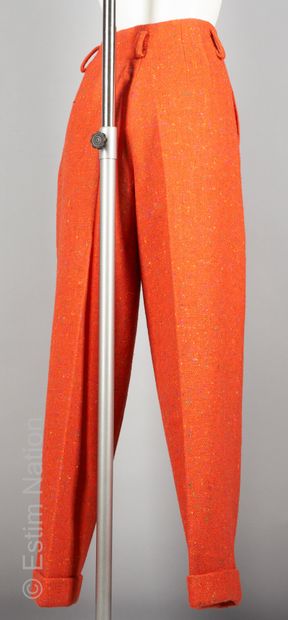 DOROTHEE BIS VINTAGE PANTALON oversize à revers en tweed de laine orange chiné multicolore...