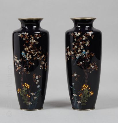 CHINE - VASES Chine



Paire de vases fuselés en métal à décor émaillé cloisonné...