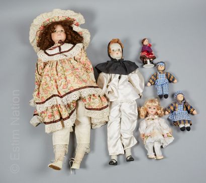 JOUETS - POUPÉES Collection de poupées à tête en porcelaine comprenant :

- Nicolas...