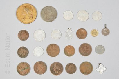 LOT DE MONNAIES Lot de monnaies la plupart en argent dont : 

- 5F type Hercule,...