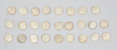 LOT DE MONNAIES Lot de monnaies la plupart en argent dont : 

- 5F type Hercule,...
