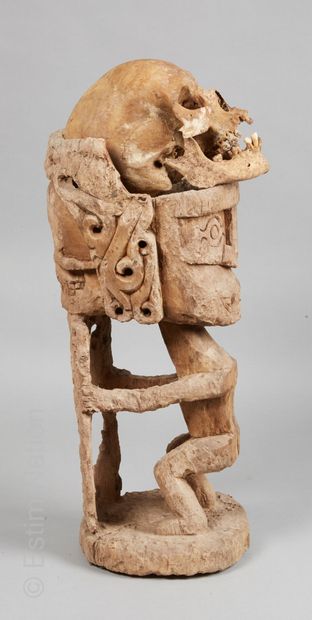 ASMAT - IRIAN JAYA ASMAT - IRIAN JAYA



Korwar en bois sculpté figurant un guerrier...