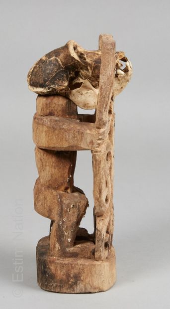 ASMAT - IRIAN JAYA ASMAT - IRIAN JAYA



Korwar en bois exotique sculpté à décor...