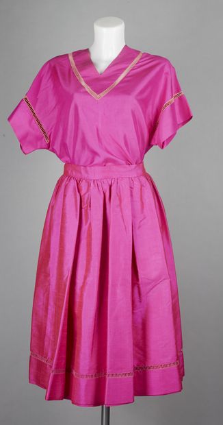 ANONYME Couture ENSEMBLE en soie sauvage rose comprenant un corsage agrémenté de...