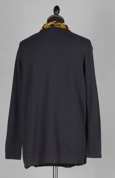 HERMES Paris TUNIQUE en tricot coton et cachemire noir, devant imprimé d'ornements...