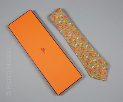 HERMES CRAVATE in silk twill with umbrella decoration (in its box)