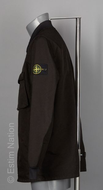 Stone Island VESTE en polyester noir, poignets et col élastiques, trois poches dont...