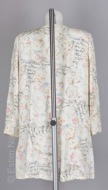 CHANEL Boutique par Karl LAGERFELD Silk crepe jacket printed with camellias and inscriptions...