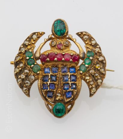 Broche 
A brooch in vermeil (925 thousandths) with decoration of "Scarabée" dressed...