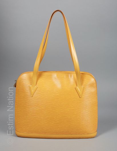 LOUIS VUITTON SAC "ALMA" en cuir épi jaune, doublure en alcantara (31 x 38 x 10 cm)...