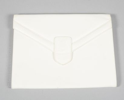 NOUVELTA POCKET with flap and two gussets in white grained leather (23,5 x 31 cm...