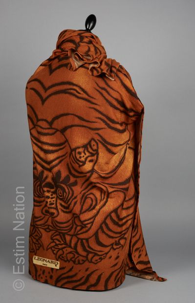 LEONARD vintage IMPORTANTE ETOLE en jersey de laine imprimée d'un tigre (dans son...