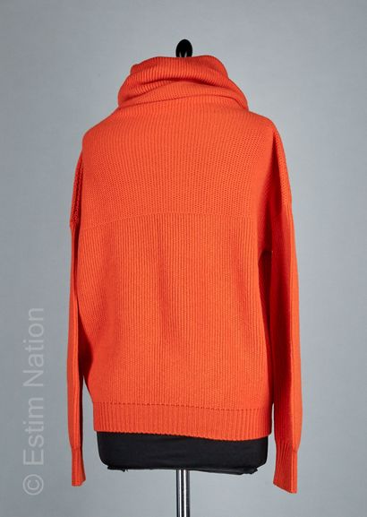 HERMES PULL OVER à important col roulé en épais tricot de laine et cachemire orange,...
