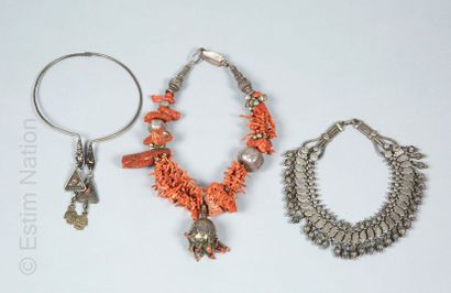 BIJOUX - MAGHREB Set of ethnic jewelry including :

- Necklace composed of branches...