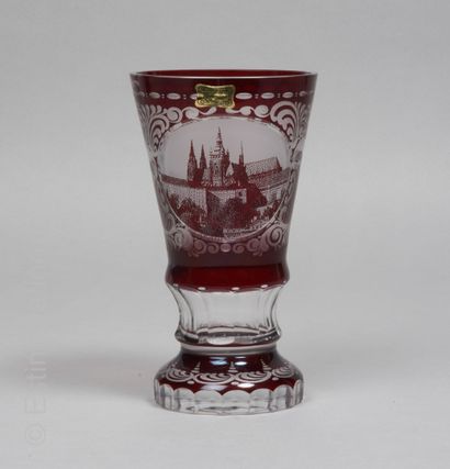 CRISTAL EGERMANN



Vase en cristal dit de Bohême à paraison rouge et blanche et...