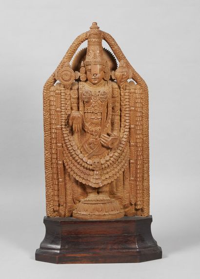 INDE 
Vishnu









Subject in exotic carved wood representing Vishnu with the...