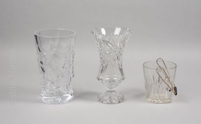 CRISTAL SEVRES ET DIVERS Sèvres



Vase en cristal à col et base circulaires, le...