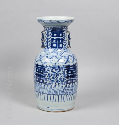PORCELAINES - CHINE Porcelain vase of baluster form with a flared neck, the handles...