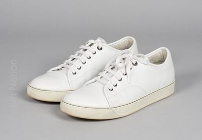 LANVIN Pair of low white leather SNEAKERS (P 9 or approx. P 43) (small traces and...