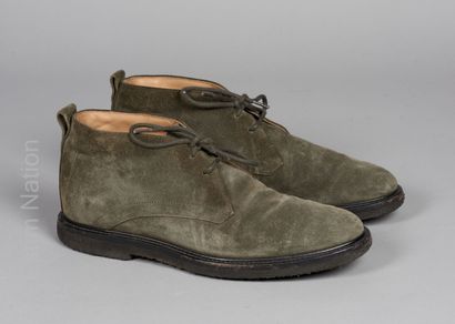 Tod's PAIRE DE CHAUSSURES montantes en suède vert de gris (P 6 soit env P 40) (légères...