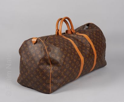 LOUIS VUITTON (1983) BAG "KEEPALL" 60 cm in Monogram canvas and natural leather,...