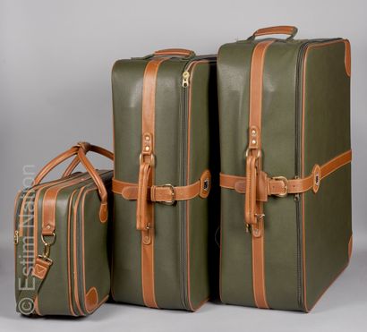 LANCEL 
TRAVEL SET in green grained leather, gold calfskin lined with canvas decorated...