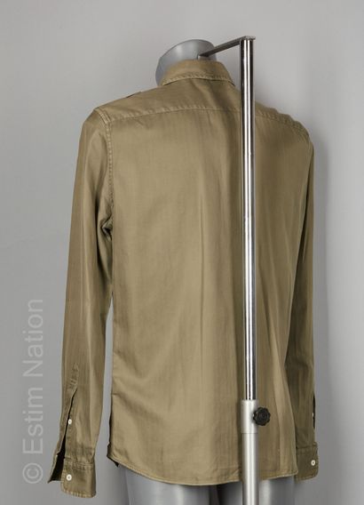 Brunello CUCINELLI Shirt "leisure fit" in khaki cotton gabardine, two pockets, shoulder...
