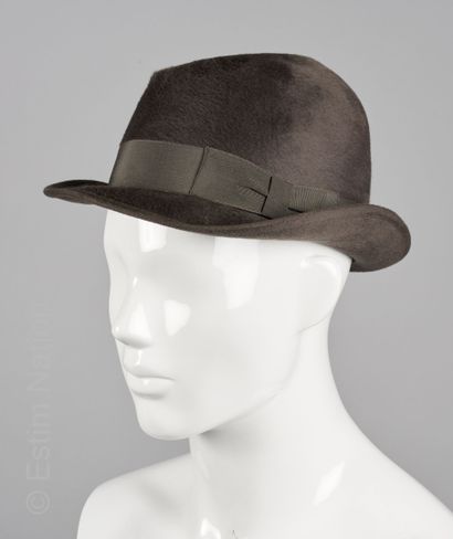 MOSSANT HAT with edges in grey hare felt and its ribbon in khaki grosgrain (approx...