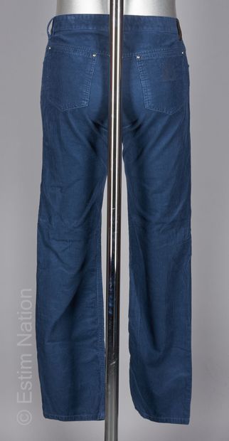 LOUIS VUITTON PANTALON en velours de coton bleu (T 40) (très légères marques)