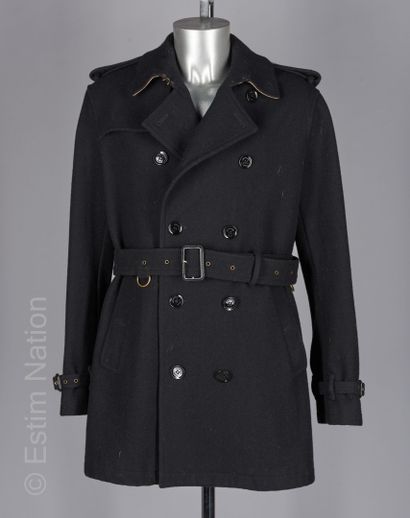 BURBERRY BRIT TRENCH COAT en feutre de laine noir, double boutonnage, pattes boutonnées...