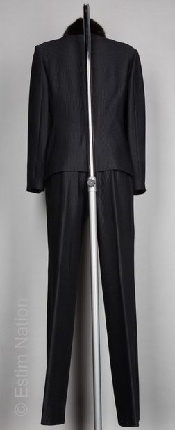 GIANNI VERSACE ENSEMBLE en laine et rayon tissé noir : veste agrémentée d'un col...