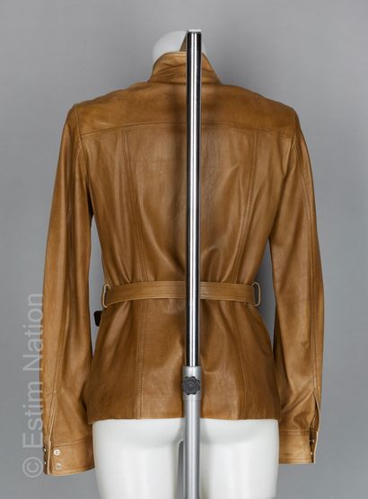 GUCCI par Tom FORD VESTE en agneau praliné, pressions, quatre poches, ceinture (T...