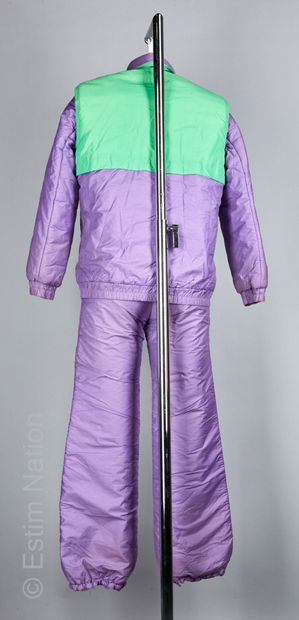 DANIEL HECHTER VINTAGE ENSEMBLE comprenant un blouson et une combinaison de ski violet...