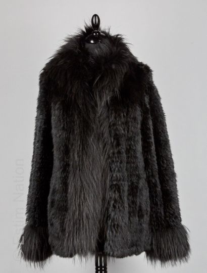 ANONYME MANTEAU 3/4 en tricot de lapin noir et racoon à la couleur (T 40)