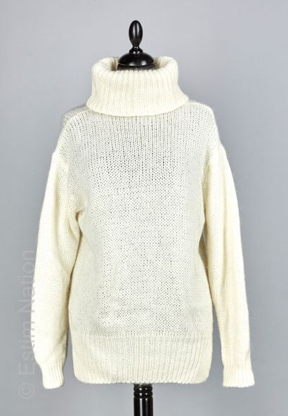 JOHANNA SIX EPAIS PULL OVER en tricot de lainage et acrylique divers dont un à capuche...