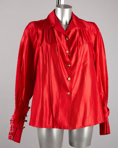 HERMES Paris Vintage BLOUSE en faille de soie rouge, manches entravées de liens boutonnés,...