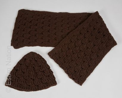 BURBERRY ENSEMBLE en tricot de laine et cachemire chocolat, bonnet et écharpe