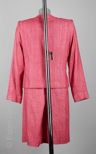 Yves SAINT LAURENT Variation TAILLEUR en soie sauvage rose, veste à quatre fausses...