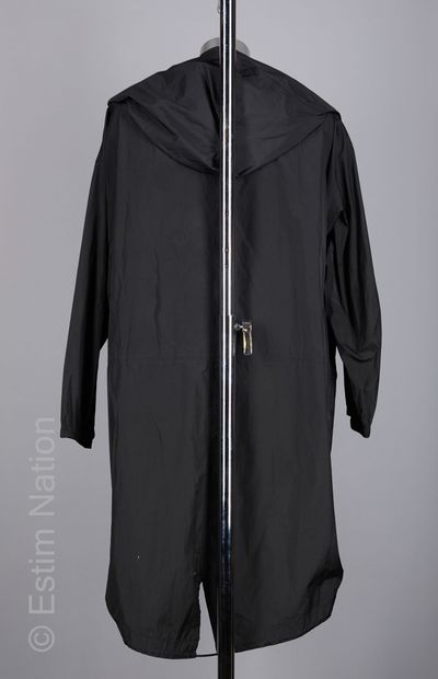 Jil SANDER PARDESSUS imperméable en polyester noir à capuche, pressions, deux poches...