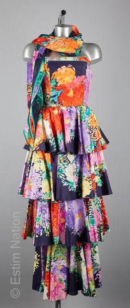 LEONARD CIRCA 1980 ROBE BUSTIER en soie imprimée d'un motif floral, jupe volante...