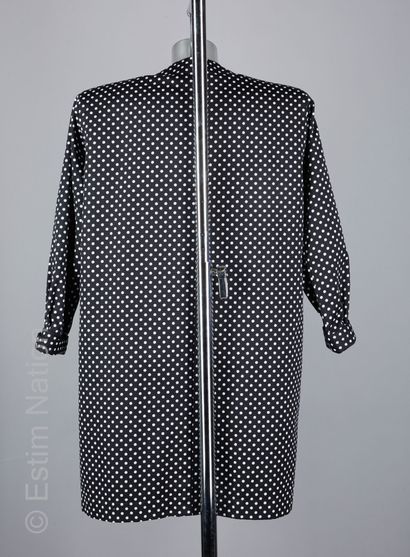 Yves SAINT LAURENT Rive Gauche MANTEAU oversize en ottoman noir imprimé de pois blancs,...