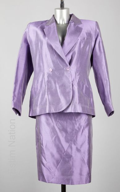 YVES SAINT LAURENT VARIATION (COLLECTION PRINTEMPS-ETE 2000) TAILLEUR en soie sauvage...