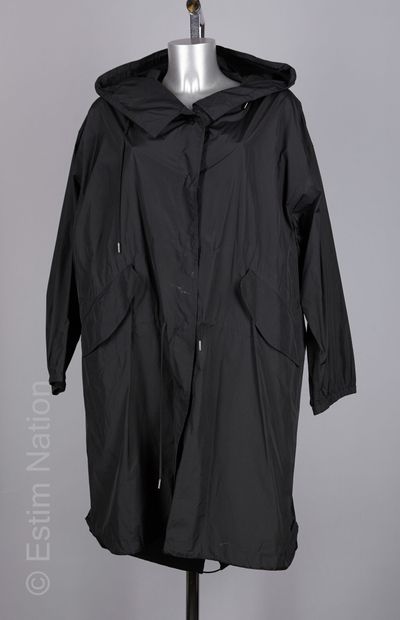 Jil SANDER PARDESSUS imperméable en polyester noir à capuche, pressions, deux poches...