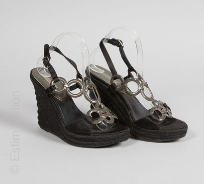 CELINE PAIRE D'ESPADRILLES-SANDALES composées d'anneaux en cuir gris (P 40) (état...