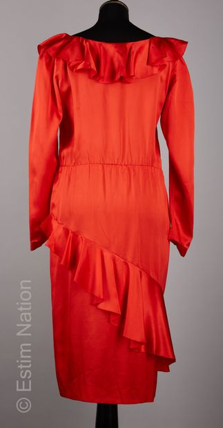 CHRISTIAN DIOR BOUTIQUE PAR GIANFRANCO FERRE CIRCA 1980 ROBE en satin de soie rouge,...