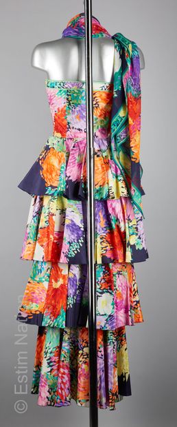 LEONARD CIRCA 1980 ROBE BUSTIER en soie imprimée d'un motif floral, jupe volante...