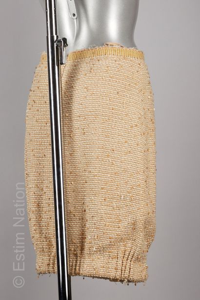 CHANEL (COLLECTION AUTOMNE-HIVER 2004) 
JUPE BOULE en tweed de laine, soie et lin...
